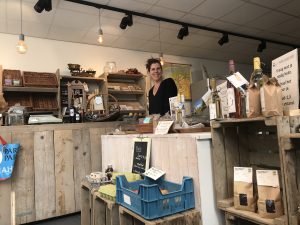 De Winkel Met Verplaatsbare Toonbank Op Wieltjes